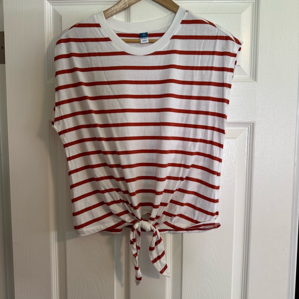 Old Navy tie tank. Red/white stripe. M Tall.